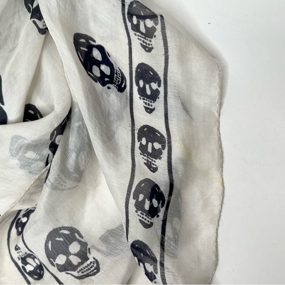Alexander McQueen Skull Silk Scarf - Picture 3 of 5